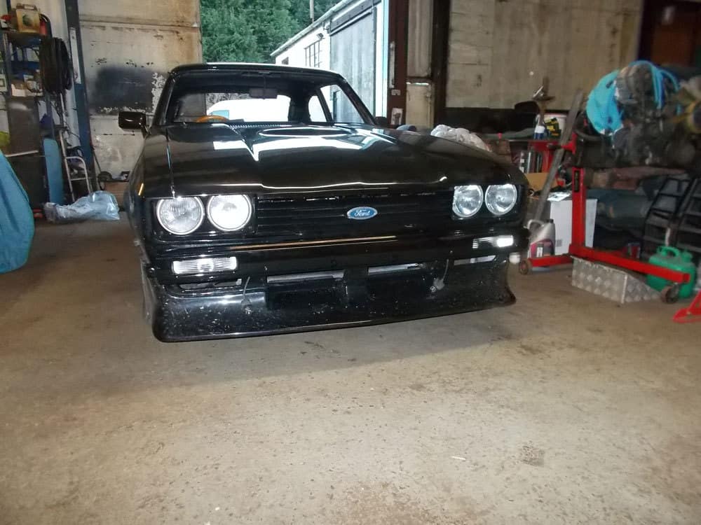 Black 2.8i capri